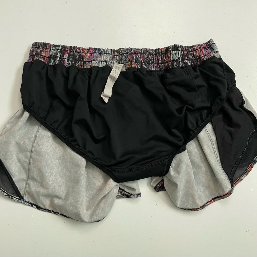 Lululemon Hottie Hot Short Reflectors Built In Liner Mesh Vitalize Multi 12 Tall